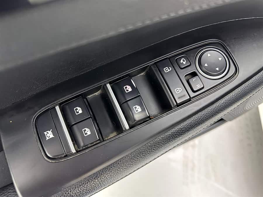 Kia K3 2019 car image #25