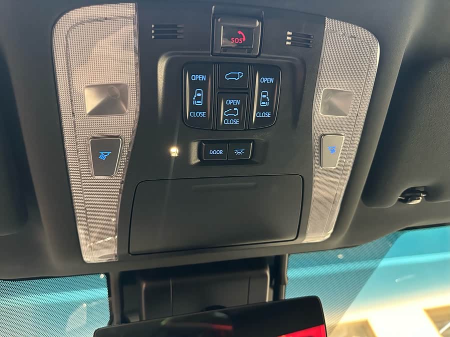 Toyota Alphard 2022 car image #25