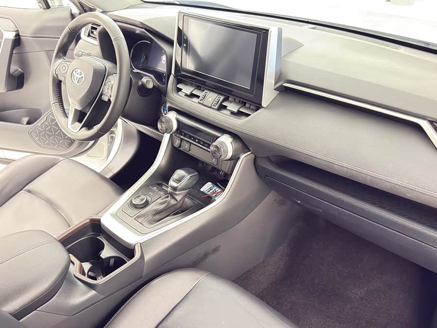 Toyota RAV4 2021 car image #25