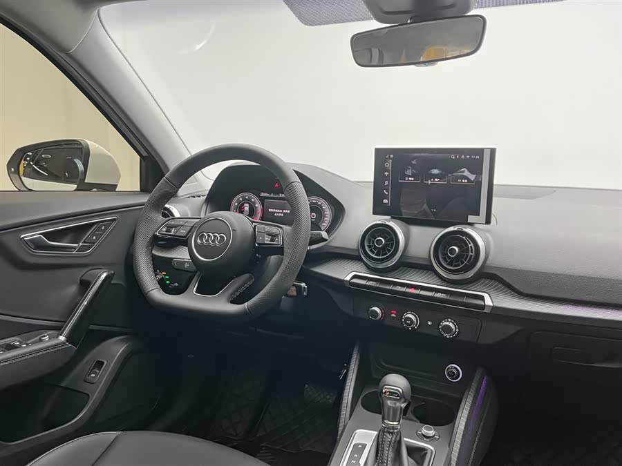 Q2L 2025 car image #25