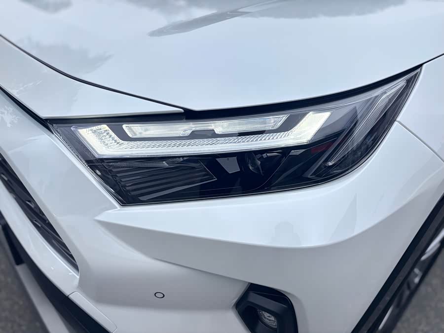 Toyota RAV4 2025 car image #25