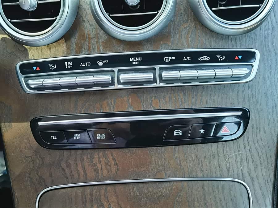 Mercedes-Benz GLC Class 2020 car image #25