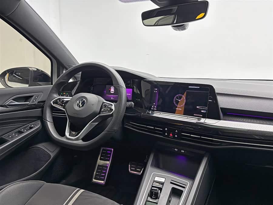 Volkswagen Golf 2025 car image #25