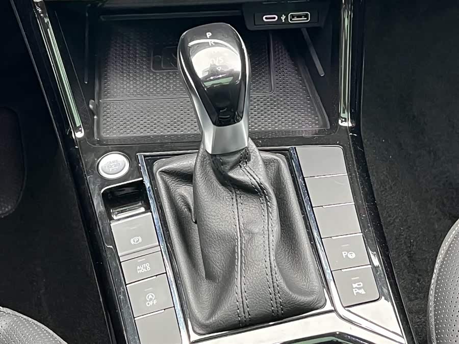 Volkswagen Passat 2023 car image #25