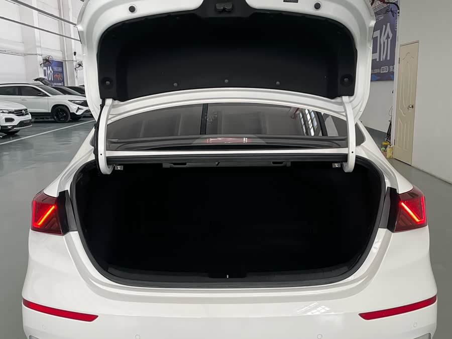 Kia K3 2022 car image #25