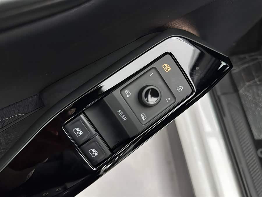 Volkswagen 2025 car image #25