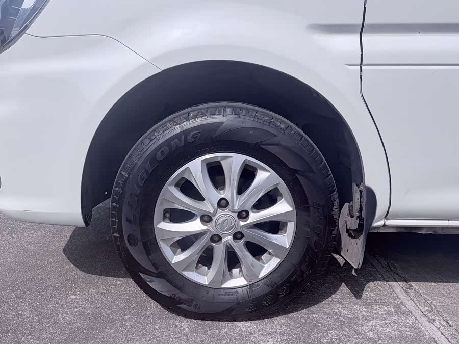 Forthing Lingzhi EV 2020 #25 Forthing Lingzhi EV 2020 car image #25