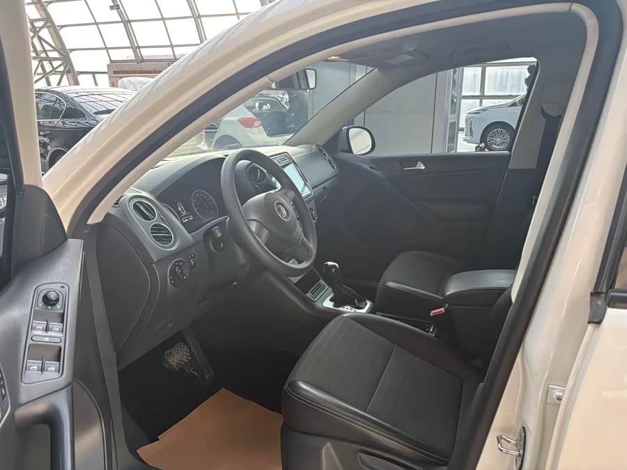 Volkswagen Tiguan 2017 car image #25