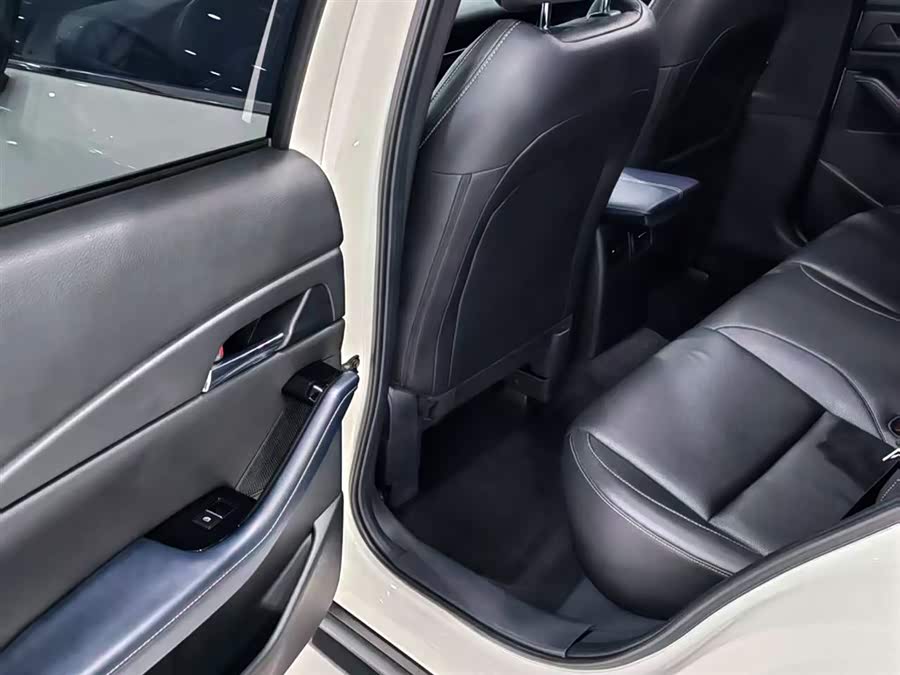 Mazda CX-30 2023 immagine di auto #25