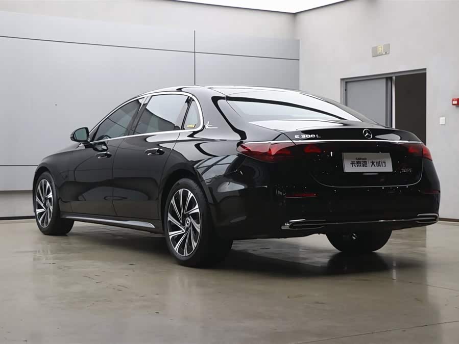 Mercedes-Benz E Class 2024 car image #25