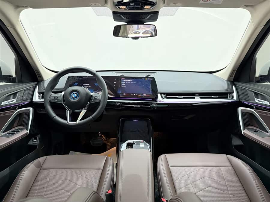 BMW iX1 2025 صورة سيارة #25