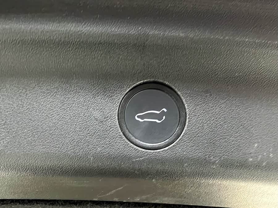 Tesla Model Y 2022 car image #25