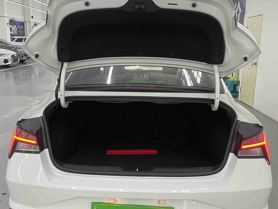 Hyundai Elantra 2023 car image #25