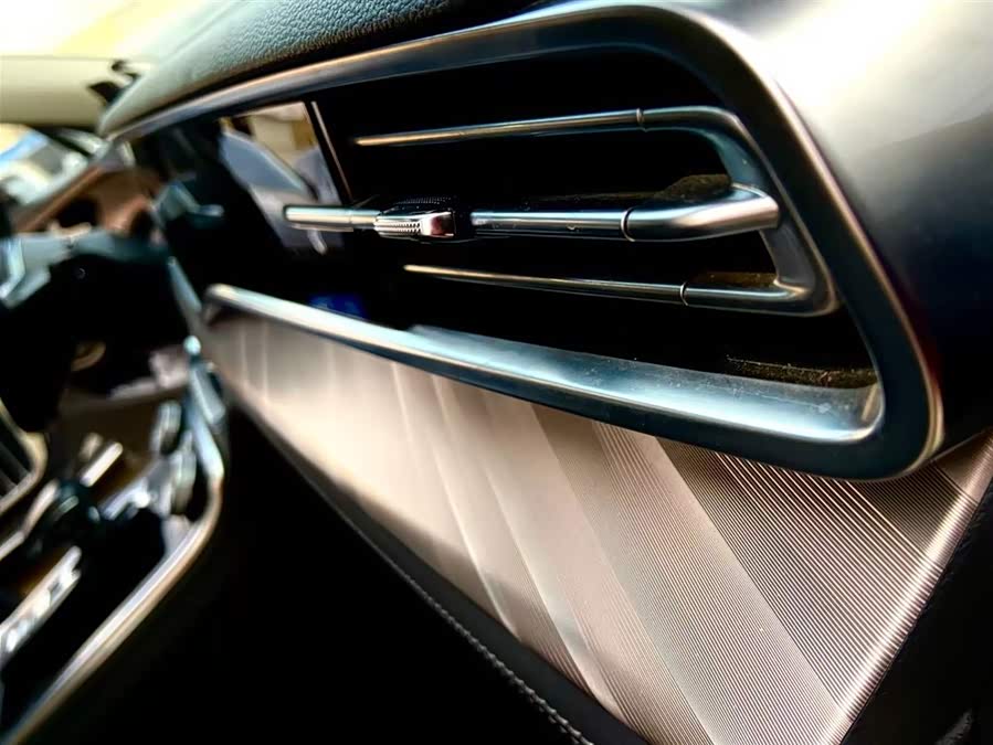 HongQi H9 2023 car image #25