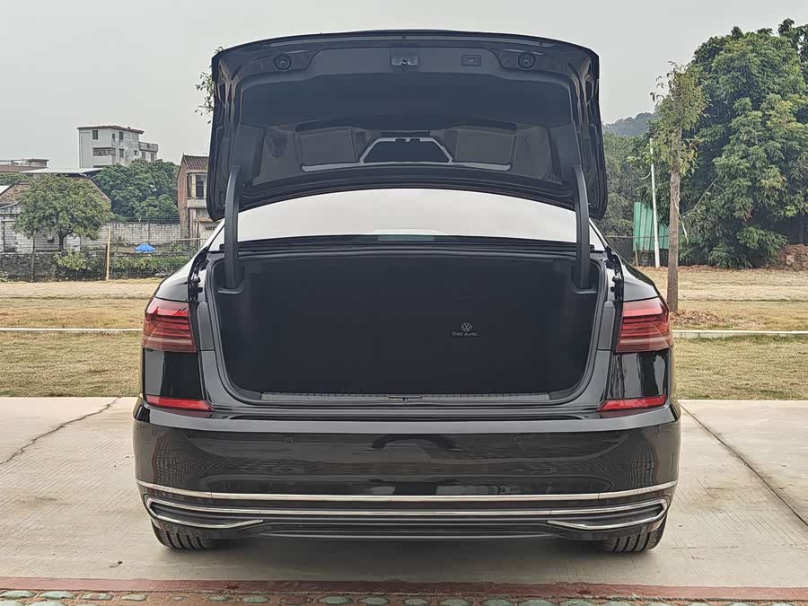 Volkswagen Passat 2023 car image #25