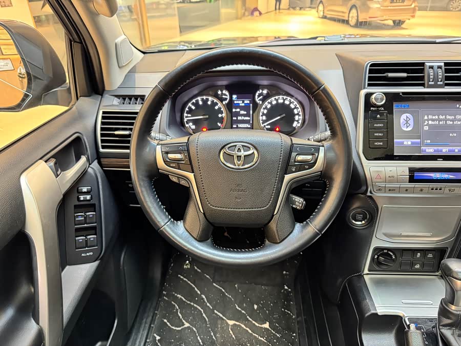 Toyota Land Cruiser Prado 2018 #25 Toyota Land Cruiser Prado 2018 car image #25