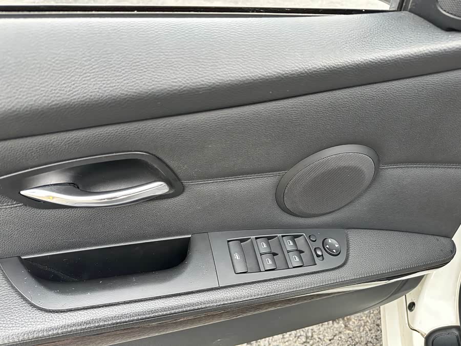 BMW 3 Series (Imported) 2010 car image #25