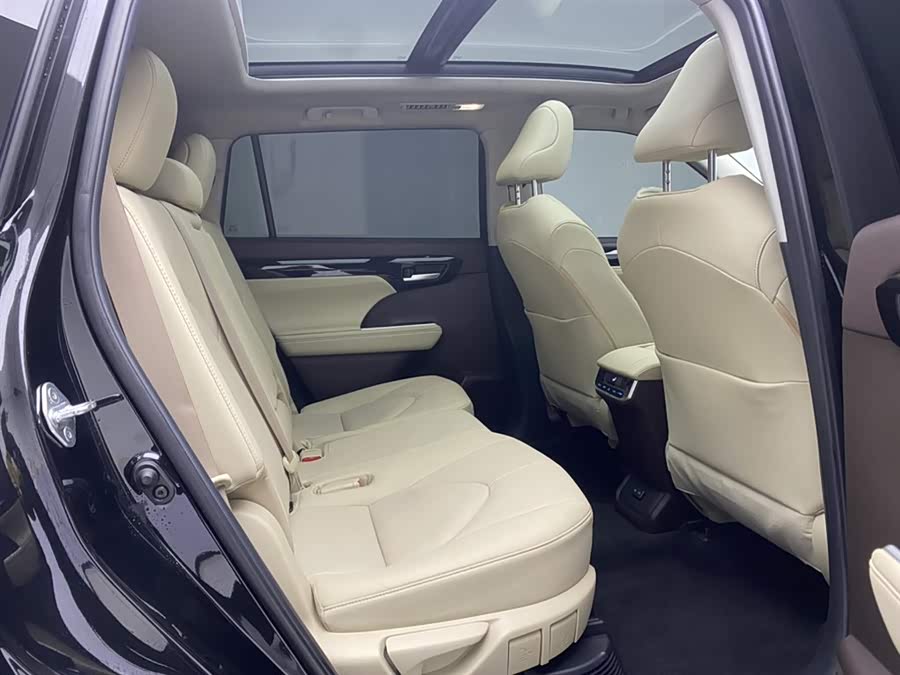 Toyota Highlander 2022 car image #25