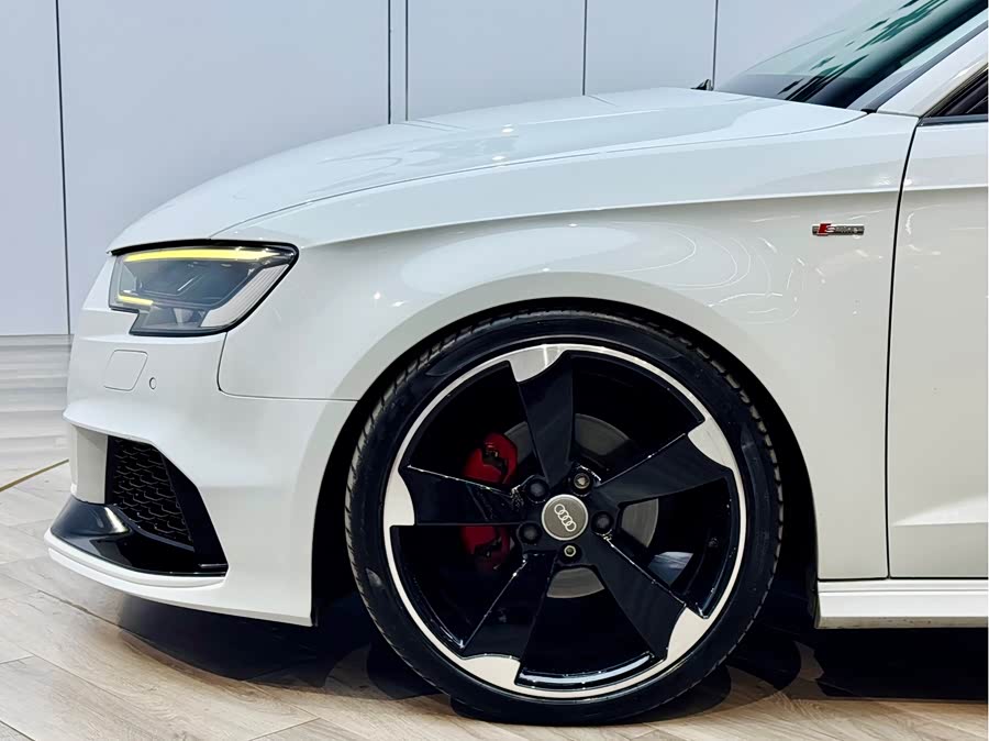 Audi A3 2019 car image #25