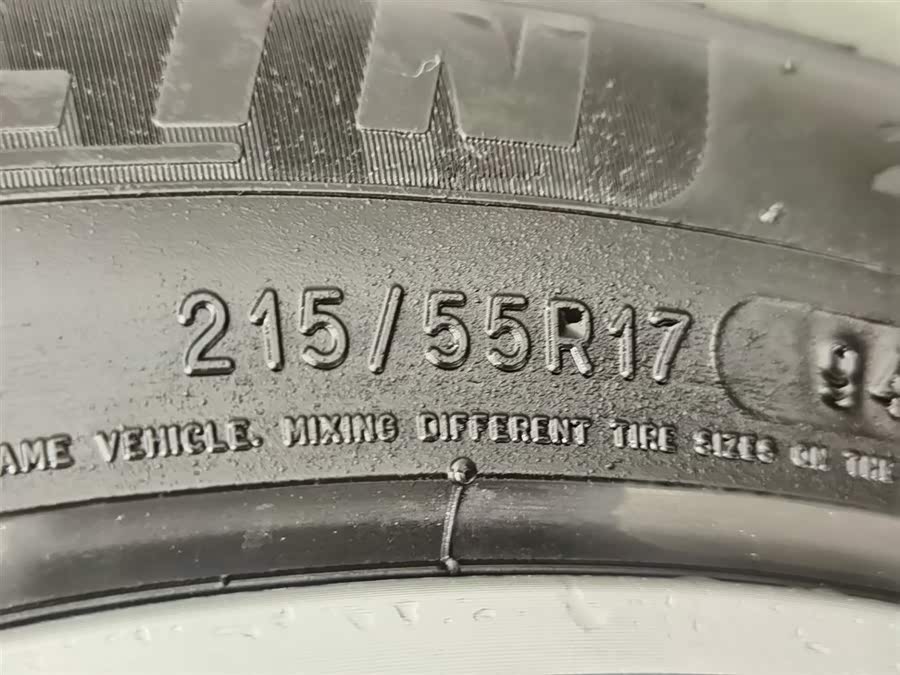 Audi Q2L e-tron 2021 immagine di auto #25