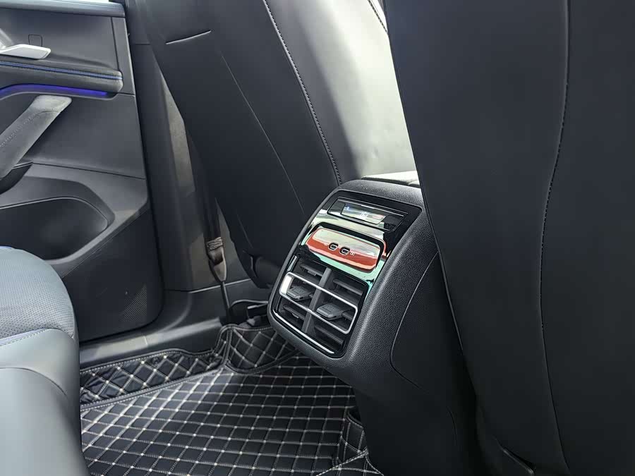 Volkswagen Tiguan L 2024 car image #25