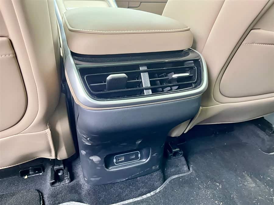 Xpeng G9 2025 صورة سيارة #25