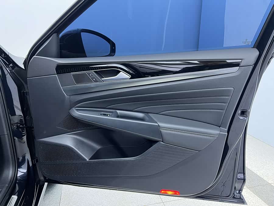 Volkswagen Passat 2024 immagine di auto #25