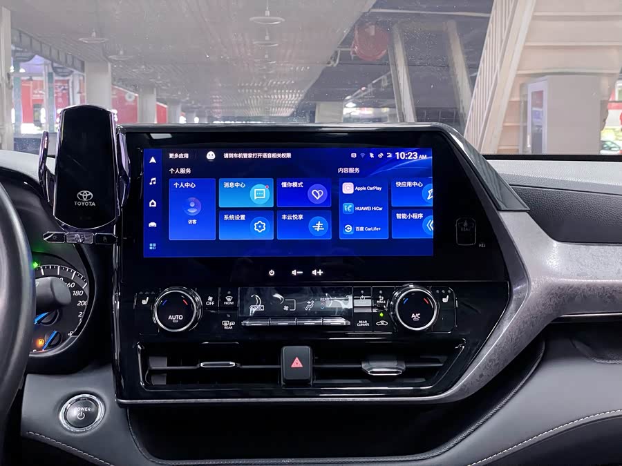 Toyota Highlander 2023 car image #25