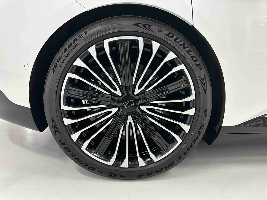 Avatr 12 2025 car image #25