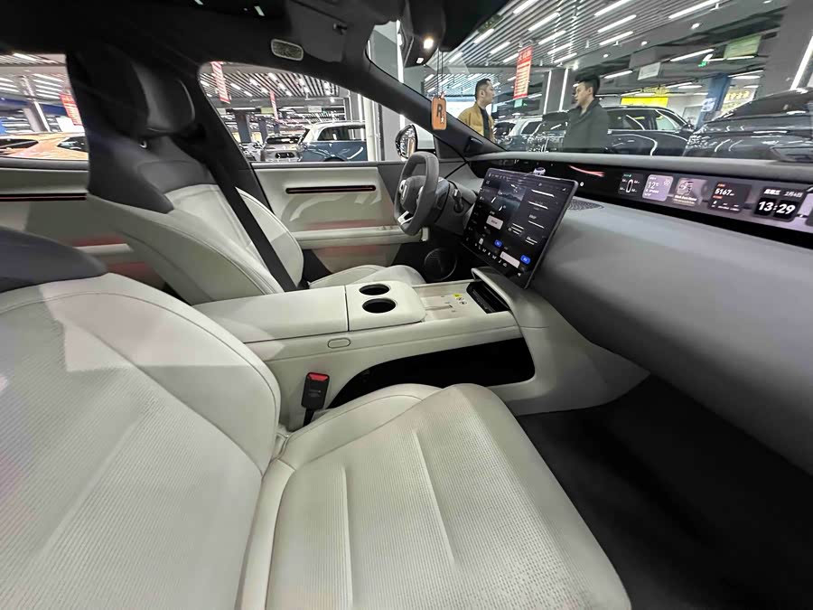 Avatr 06 2025 car image #25