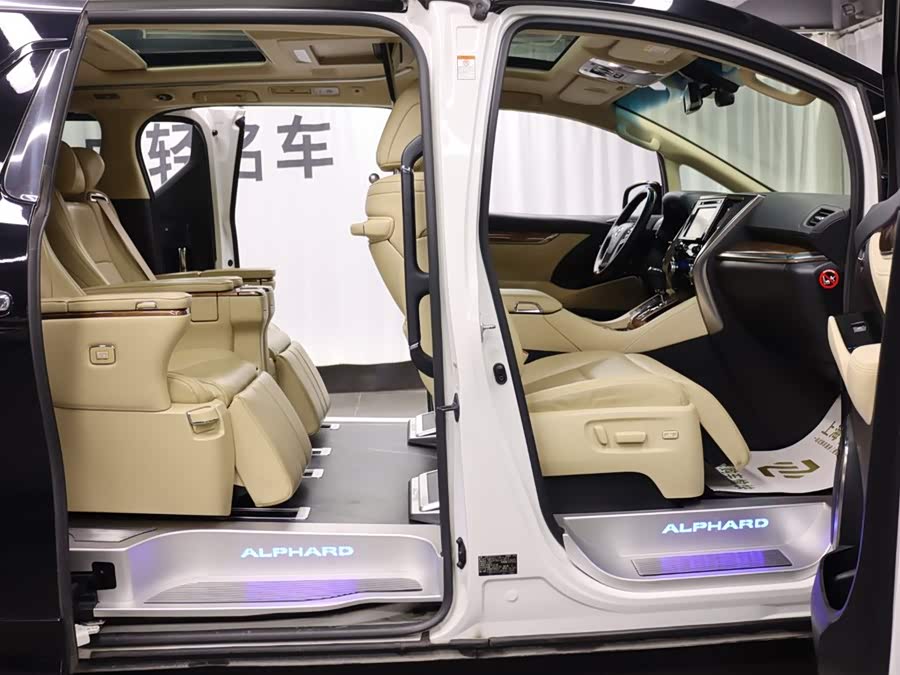 Toyota Alphard 2016 car image #25