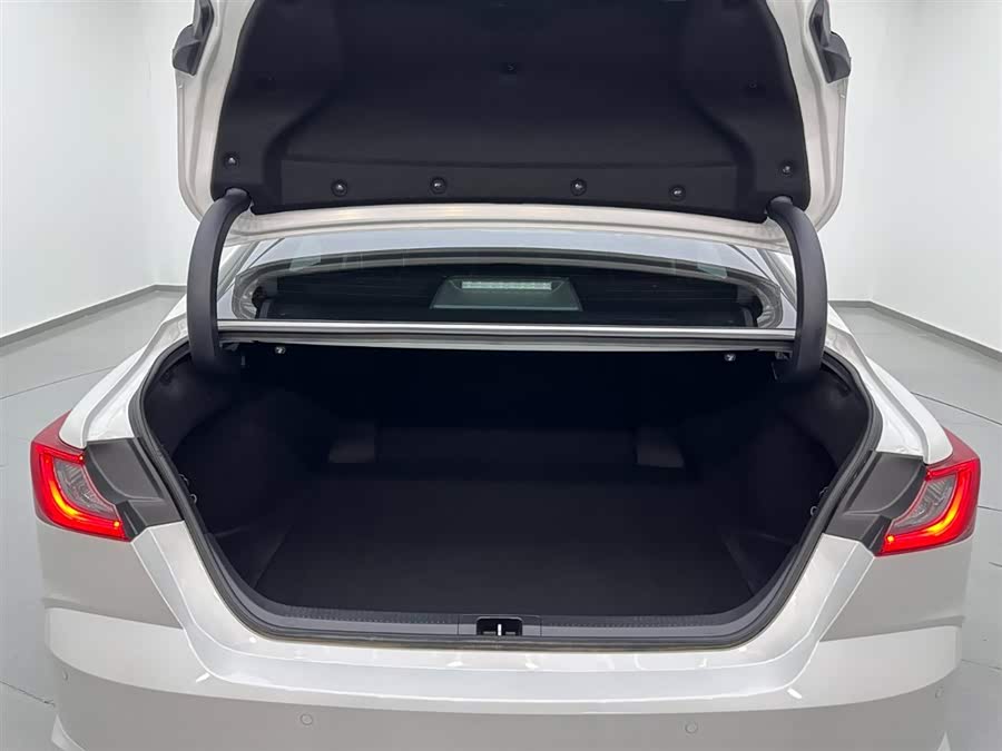 Toyota Camry 2025 صورة سيارة #25