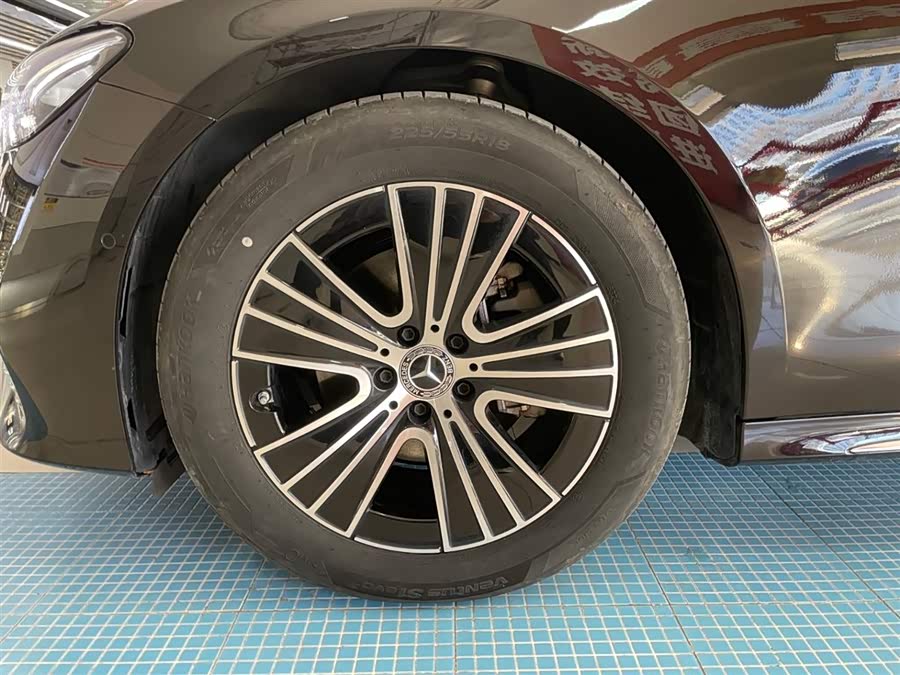 Mercedes-Benz E Class 2024 car image #25