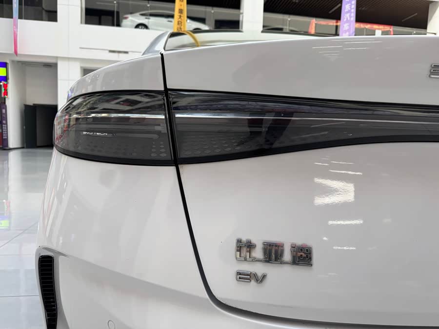 BYD Seal 2023 immagine di auto #25