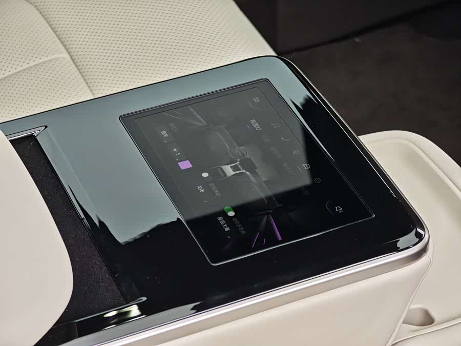 Denza Z9 2024 #25 Denza Z9 2024 car image #25