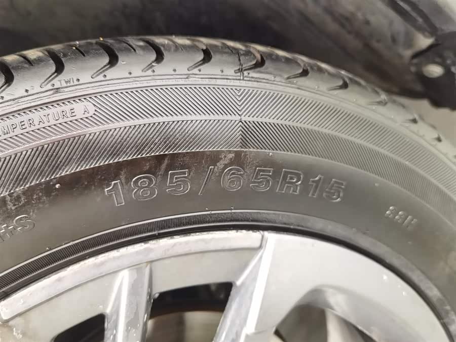 哪吒汽车 哪吒V 2021 汽车图片 #25