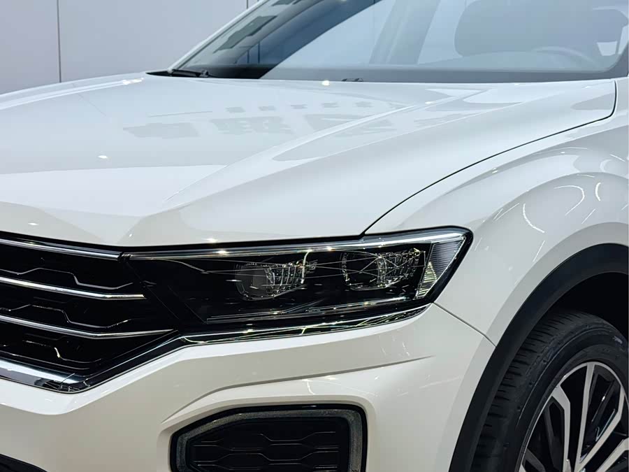 Volkswagen T-Roc 2021 car image #25