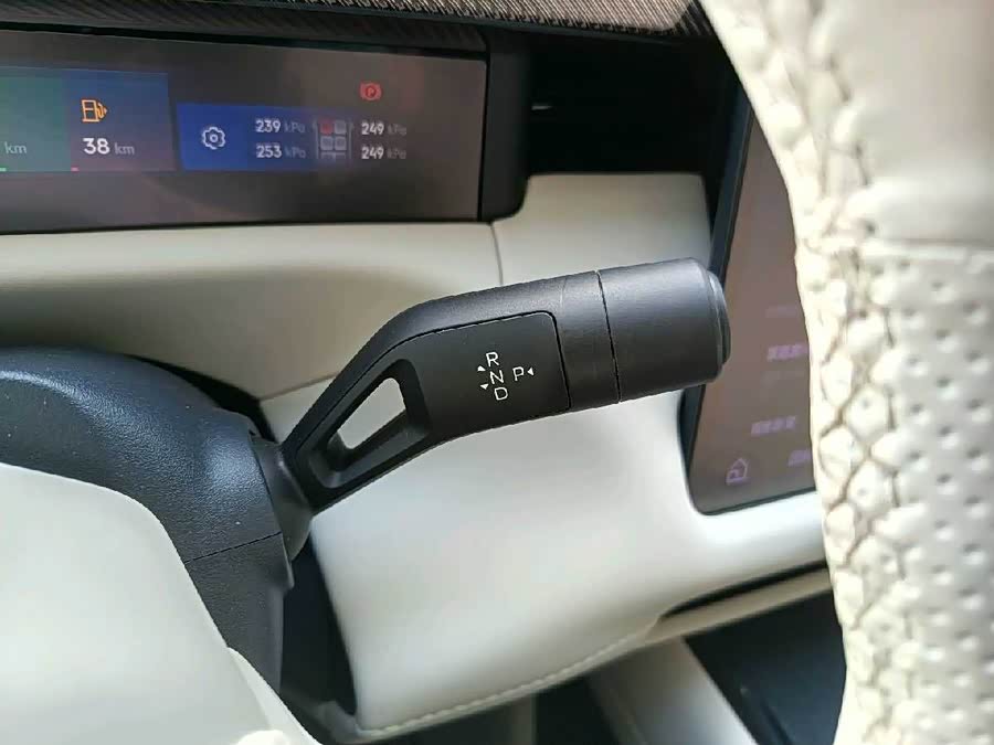 Lynk & Co 900 2025 immagine di auto #25