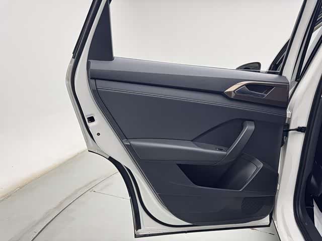 Volkswagen Tharu 2022 immagine di auto #25