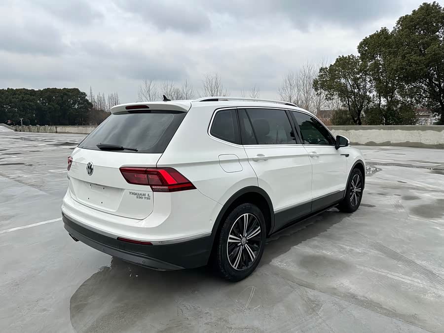 Volkswagen Tiguan L 2017 #25 Volkswagen Tiguan L 2017 car image #25