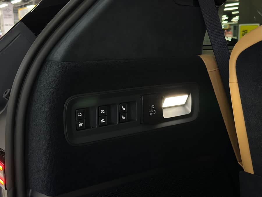 极氪 极氪9X 2026 汽车图片 #25