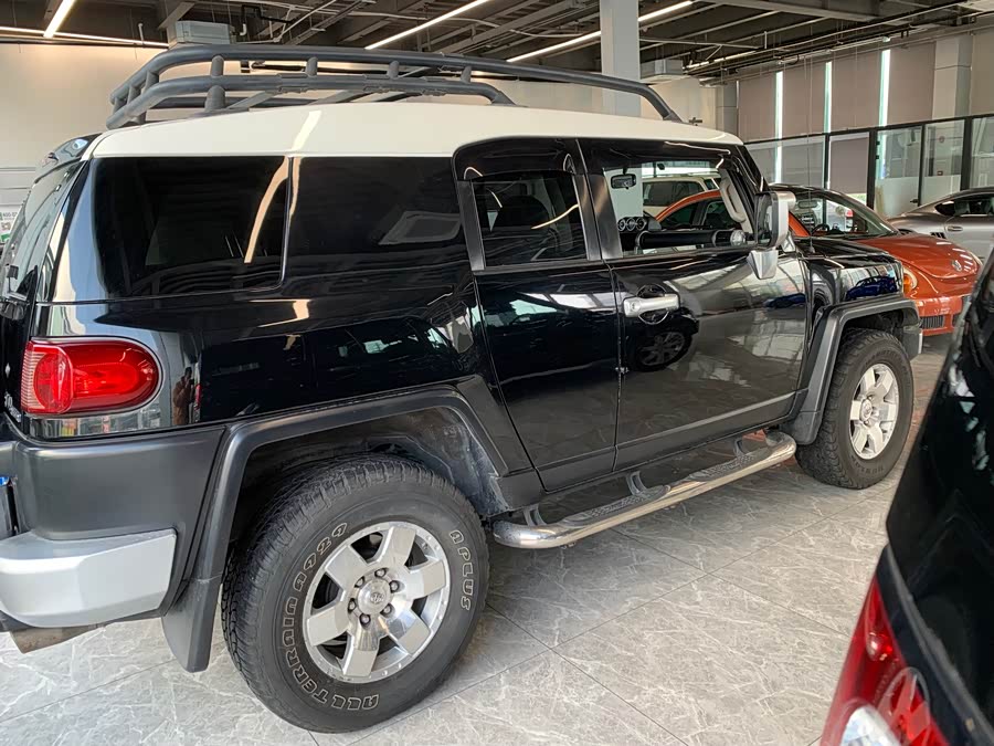 Toyota FJ Cruiser 2009 immagine di auto #25