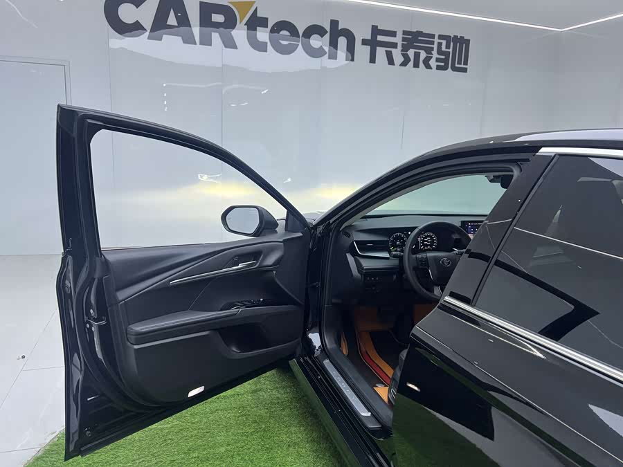 Toyota Camry 2025 car image #25