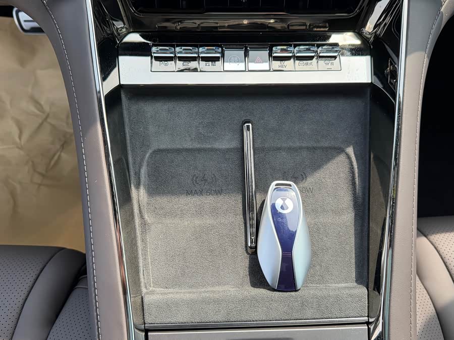 Denza Z9 2024 image de voiture #25