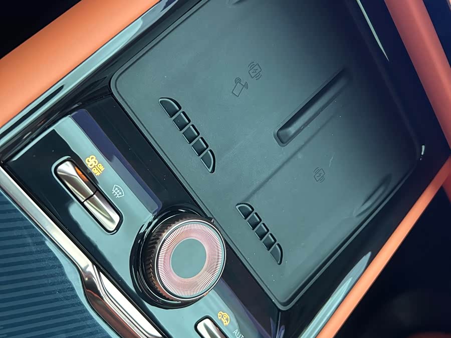 Lynk & Co 900 2025 car image #25