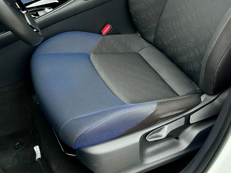 Toyota C-HR 2018 #25 Toyota C-HR 2018 car image #25