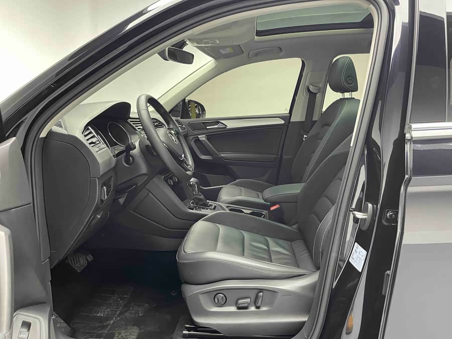 Volkswagen Tiguan L 2019 #25 Volkswagen Tiguan L 2019 car image #25