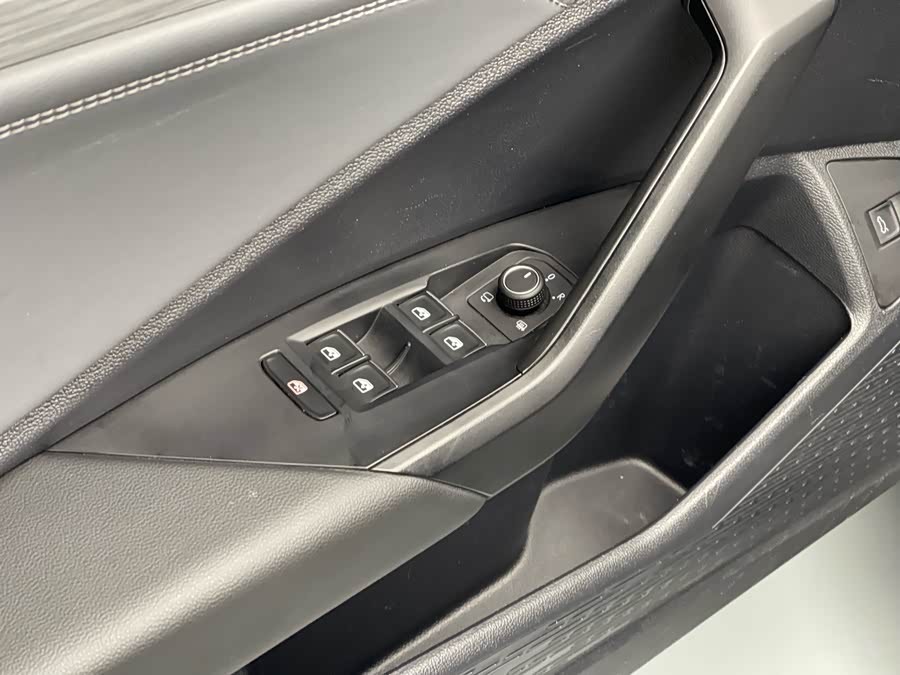 Volkswagen Sagitar 2023 car image #25