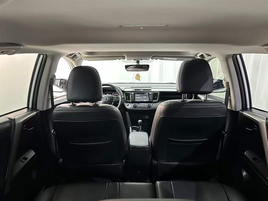 Toyota RAV4 2019 car image #25