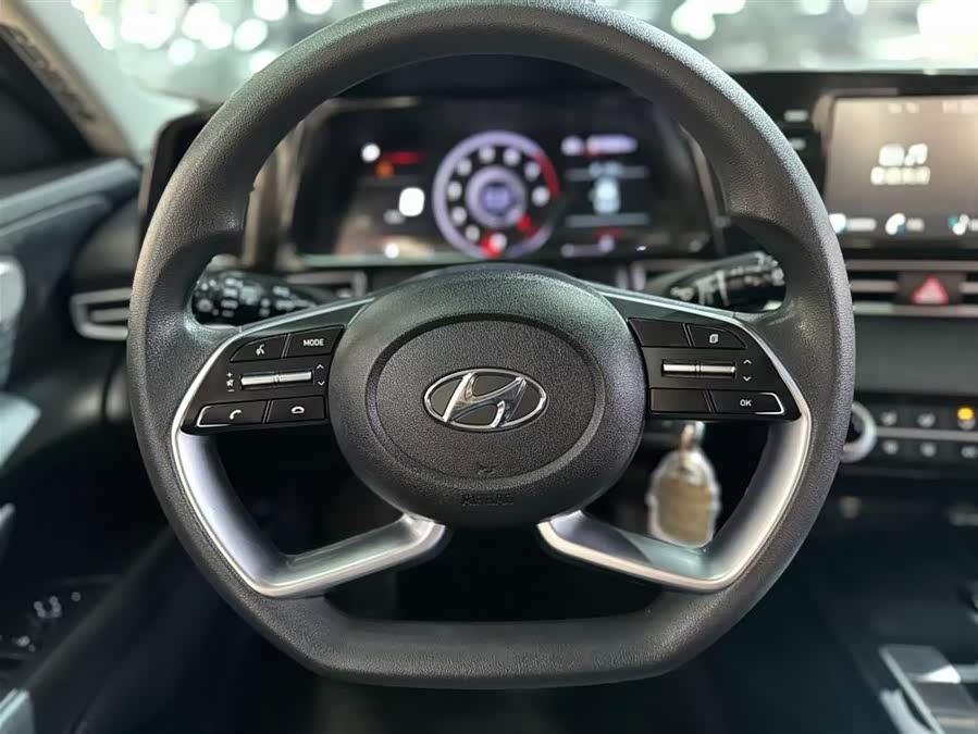 Hyundai Elantra 2021 immagine di auto #25